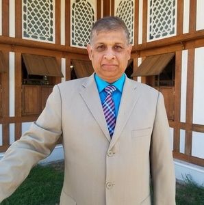 Meet your Posher, Naeem